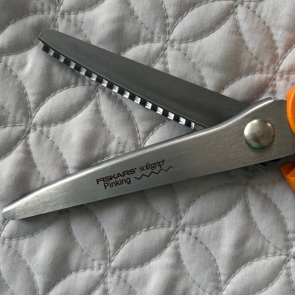 Fiskars Softgrip Premier Pinking Shears Orange and Gray Scissors - Picture 2 of 4